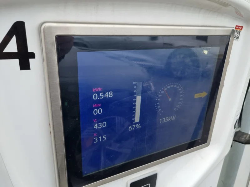 Bilen har en svært flat ladekurve