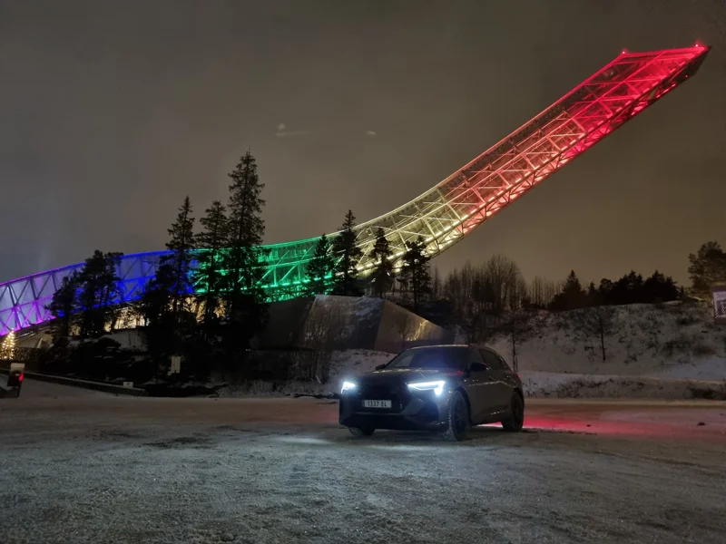 Audi e-tron 55 s-line i Daytona grå