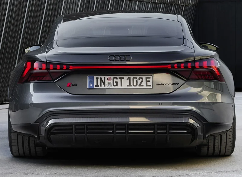 Audi RS e-tron GT with 305mm rear tires
