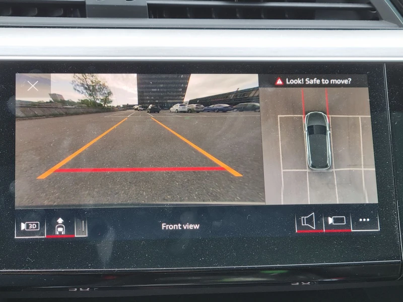Et typisk scenario. Audi e-tron fyller parkeringsplassene helt. Et typisk scenario. Audi e-tron fyller parkeringsplassene helt.