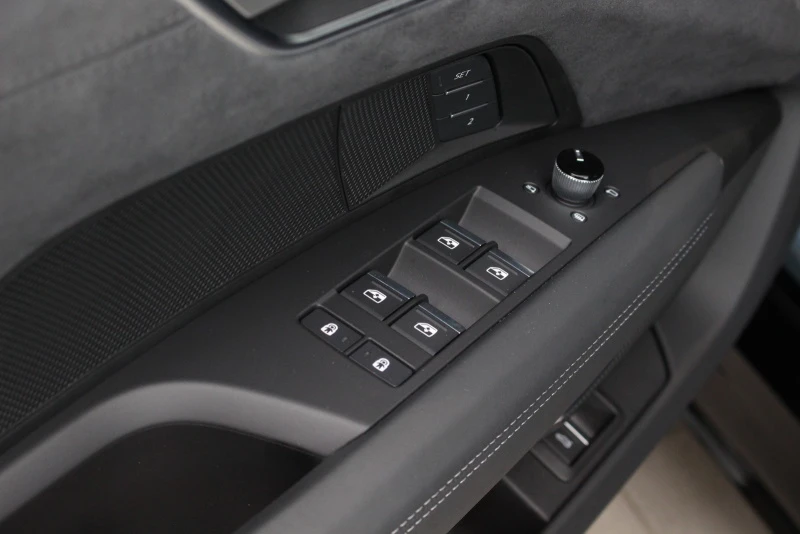 Speilene er kontrollert fra førerdøren