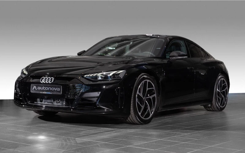 Black optics with singleframe grill in body color (Mythos) Black optics with singleframe grill in body color (Mythos)