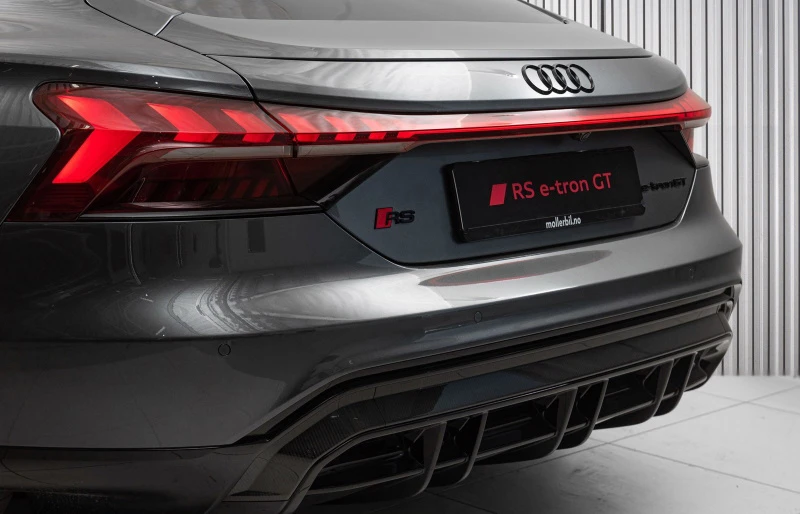 Carbon optics with black badges and carbon details on diffusor Carbon optics with black badges and carbon details on diffusor