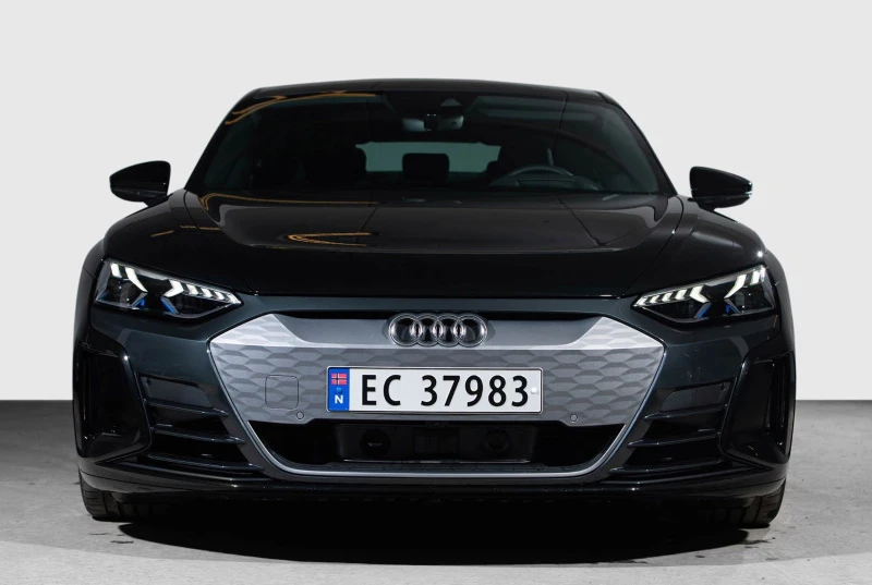 Standard optics with singleframe grill in hekla grey Standard optics with singleframe grill in hekla grey