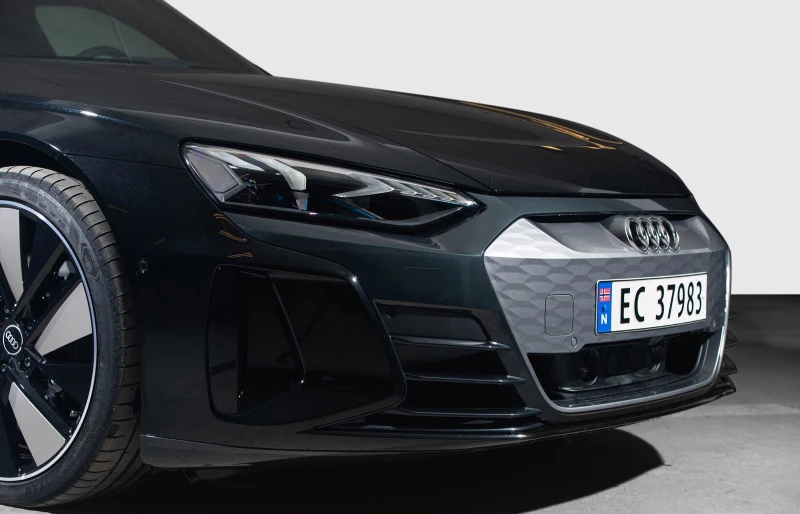 Standard optics with singleframe grill in hekla grey Standard optics with singleframe grill in hekla grey