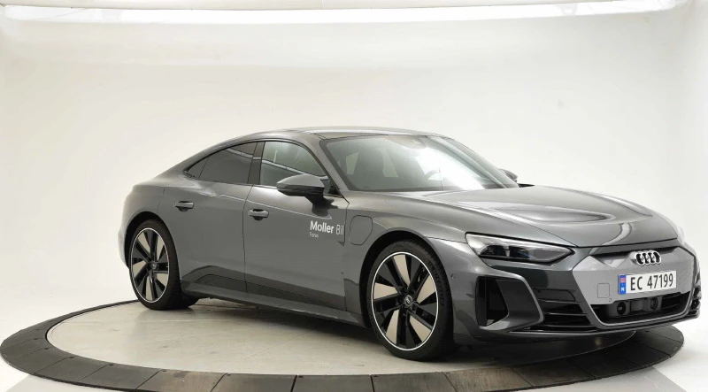 Daytona Grey with standard optics and singleframe grill in hekla grey Daytona Grey with standard optics and singleframe grill in hekla grey