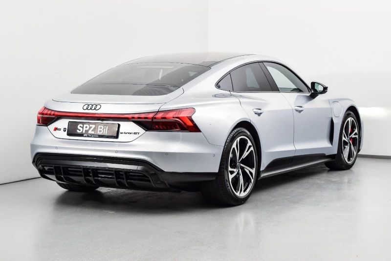 Florettsølv Audi e-tron GT with custom full body paint Florettsølv Audi e-tron GT with custom full body paint