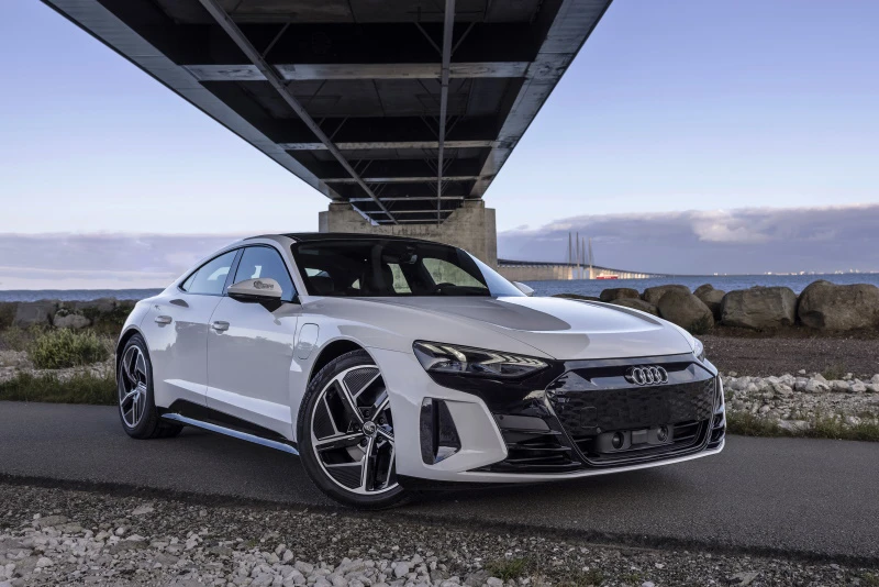 Ibishvit Audi e-tron GT med sort optikkpakke Ibishvit Audi e-tron GT med sort optikkpakke