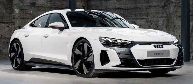 Suzukagrå Audi e-tron GT Suzukagrå Audi e-tron GT