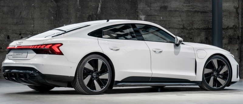 Suzukagrå Audi e-tron GT Suzukagrå Audi e-tron GT