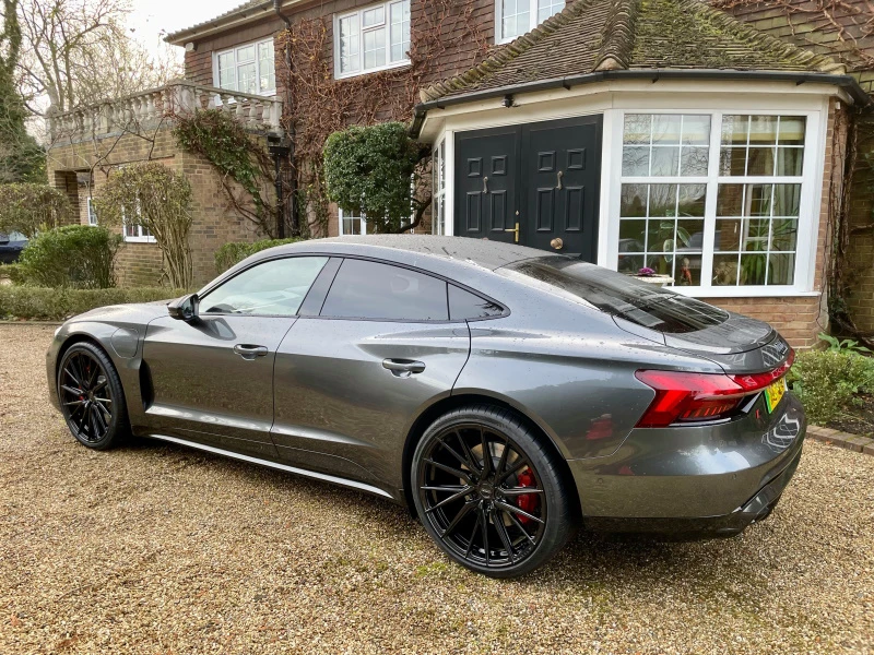 Vossen HF4T in Sating Black 10x22 5/130 (Flat) front and 12 x 22 5/130 (deep) in rear