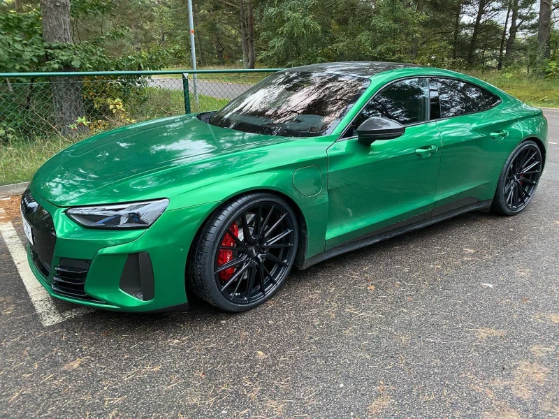 Vossen HF4T in satin Black 10x22 5/130 (Flat) front and 12 x 22 5/130 (deep) in rear