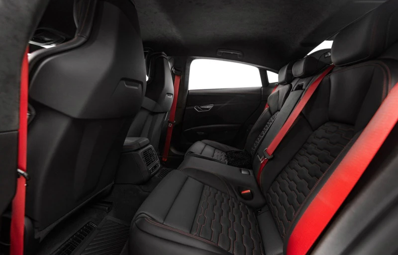 RS Designpakke med røde sømmer RS Designpakke med røde sømmer