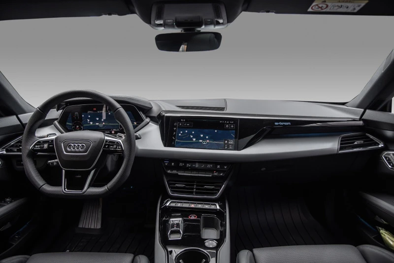 Standard dashbord med syntetisk lær og karboninnlegg Standard dashbord med syntetisk lær og karboninnlegg