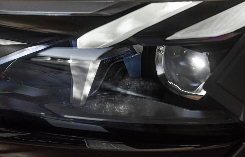 Hovedlykter med laser