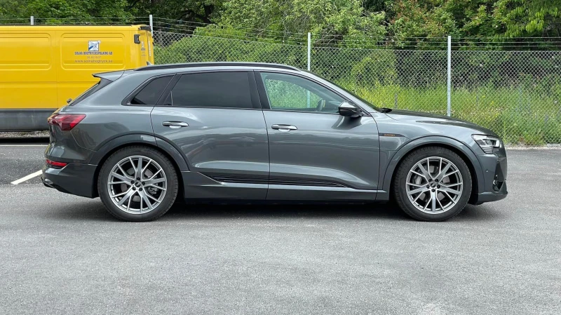 Lowered e-tron with 15mm front and 18mm rear from Dynasty AB