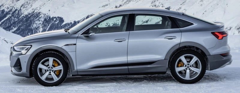 Audi e-tron 55 S-line Sportback in Florett Silver with contrast color