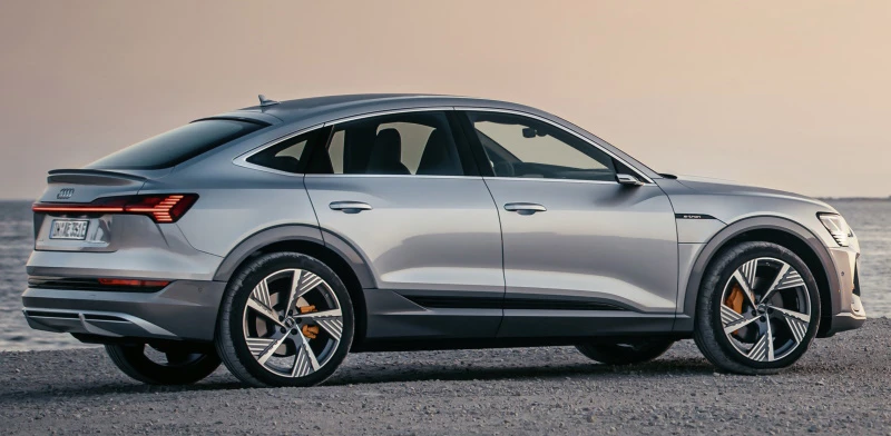 Audi e-tron 55 S-line Sportback in Florett Silver with contrast color