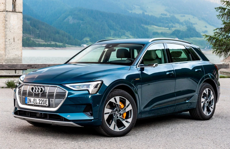 Audi e-tron 55 in Galaxy Blue