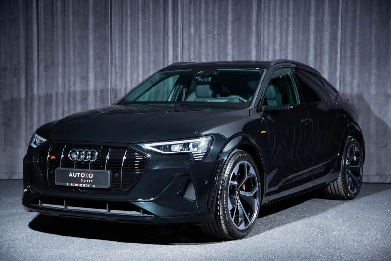 Audi e-tron sportback S60 in Mythos Black with black optics