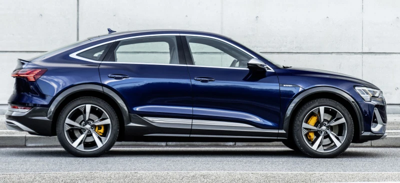 Audi e-tron 60S  Sportback in Navarra Blue with contrast color