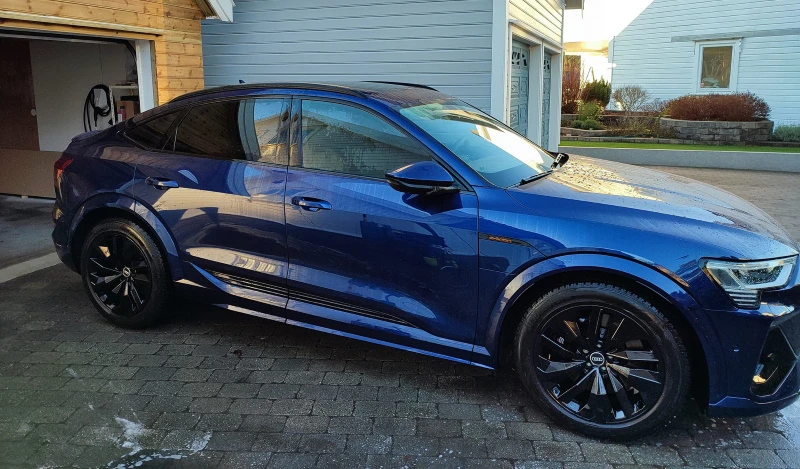 Audi e-tron 60S  Sportback in Navarra Blue with black optics