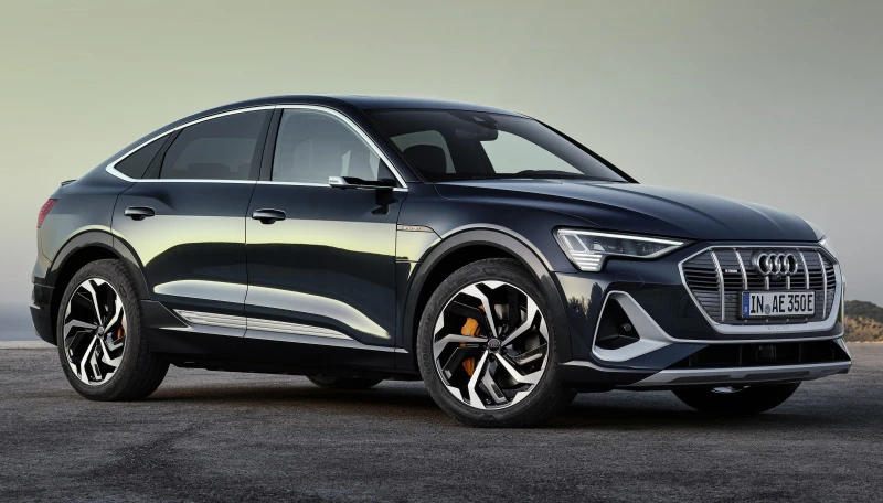 Audi e-tron 55 S-line Sportback in Plasma Blue with contrast color