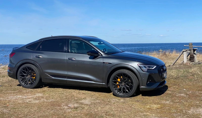 22 x 10.5 Vossen HF2 20-inch MT Galvani