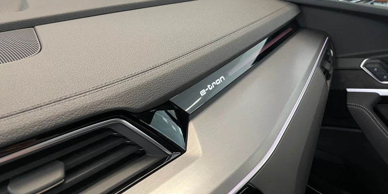 Standard Dashboard med syntetisk lær