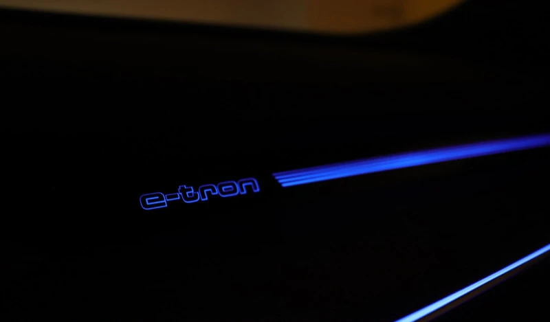 Flerfarget omgivelseslys