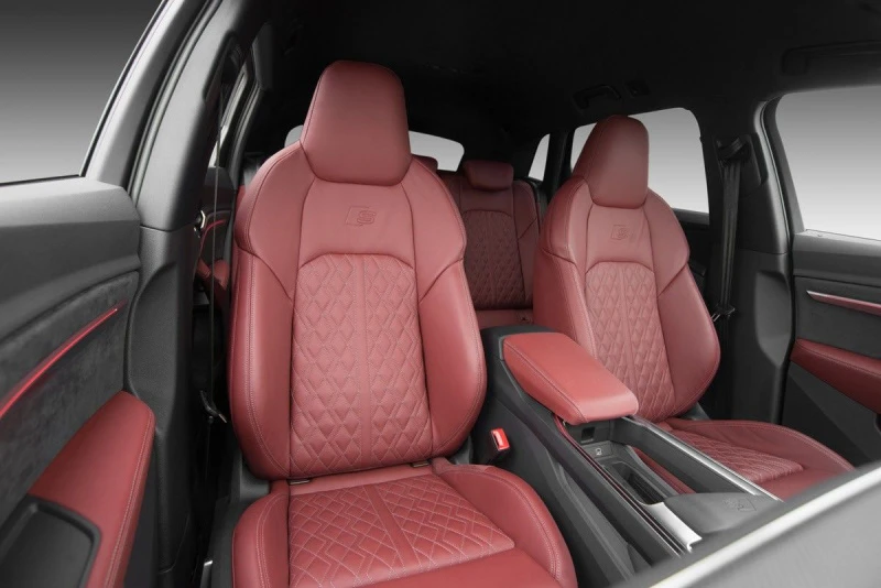 S-Sport-seter i arras rødt Valcona-skinn