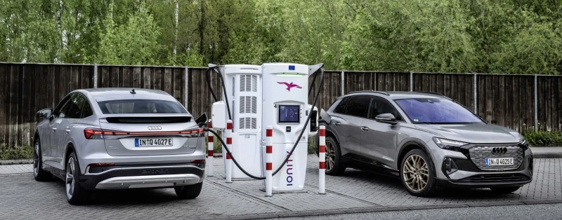 Audi Q4 e-tron lader ved Ionity