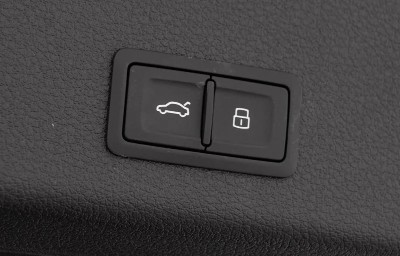 Tailgate locking Tailgate locking