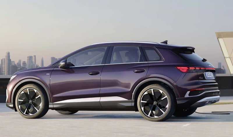 Audi Q4 Sportback 50 e-tron quattro in Aurora Violett with contrast color