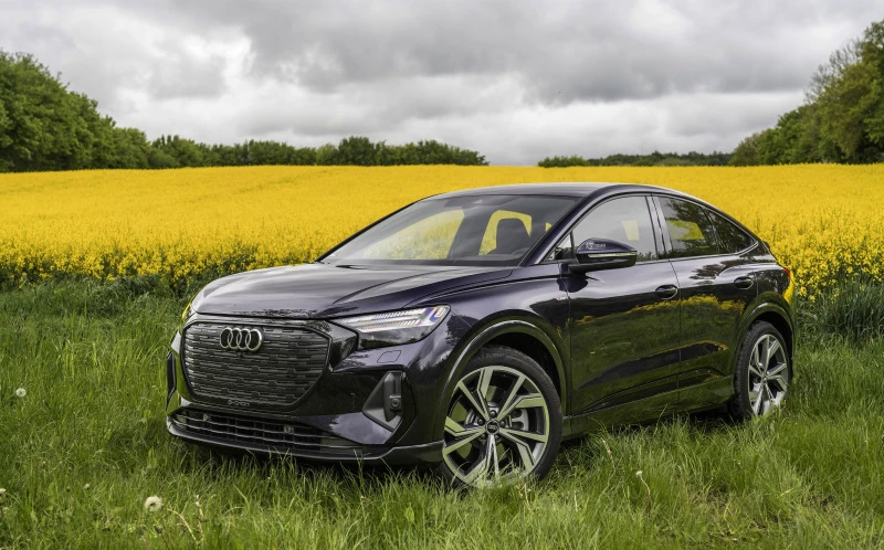 Audi Q4 Sportback 40 e-tron in Aurora Violett with black optics by Auditography