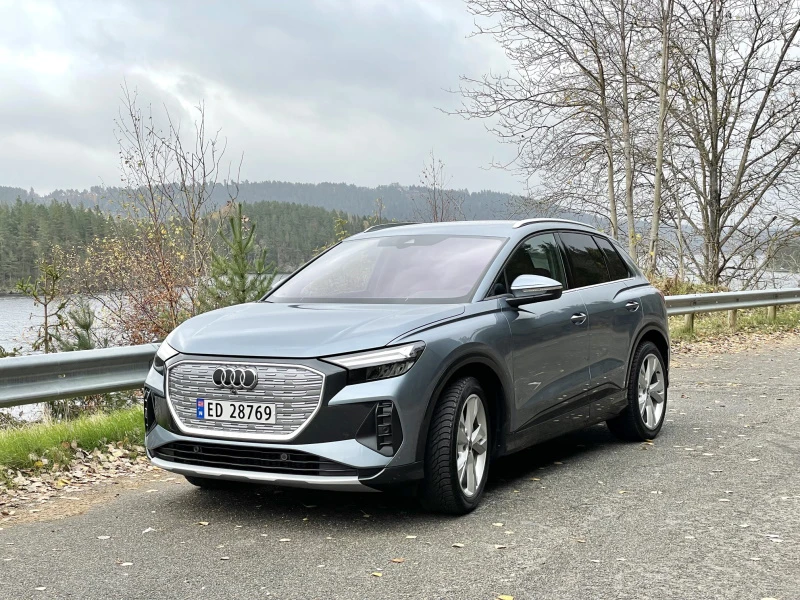 Audi Q4 50 e-tron quattro in geyser blue metallic with contrast color