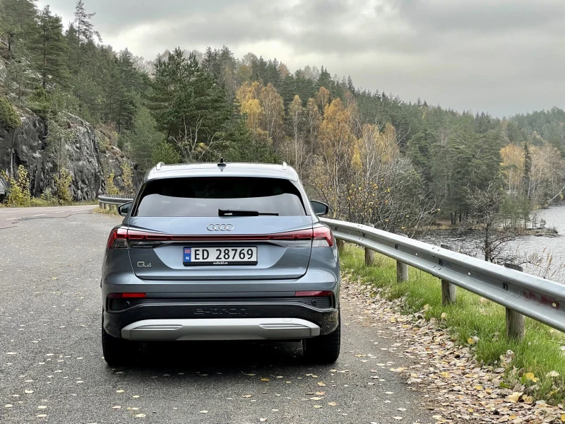 Audi Q4 50 e-tron quattro in geyser blue metallic with contrast color