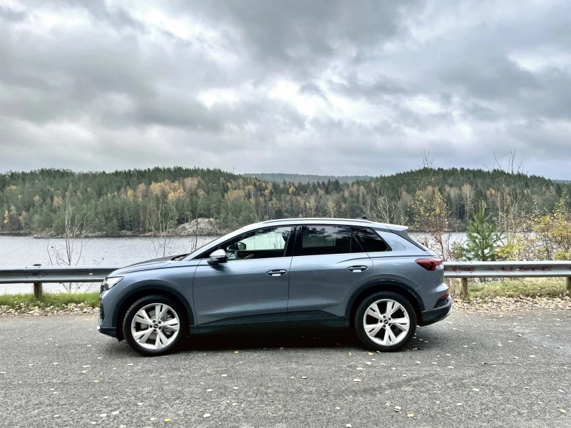 Audi Q4 50 e-tron quattro in geyser blue metallic with contrast color