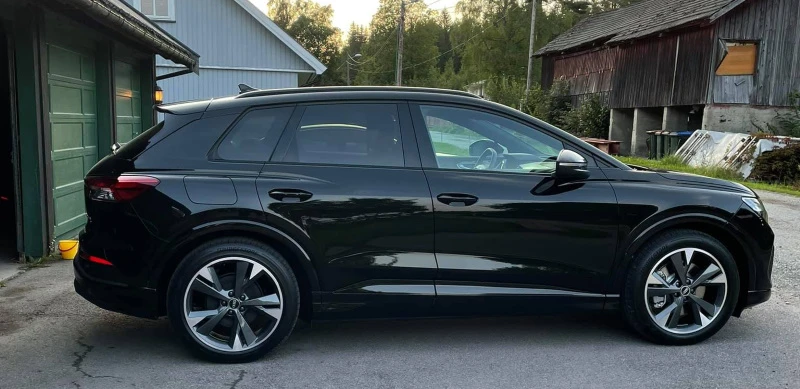 Audi Q4 50 e-tron quattro with advance line exterior and black optics in Mythos Black