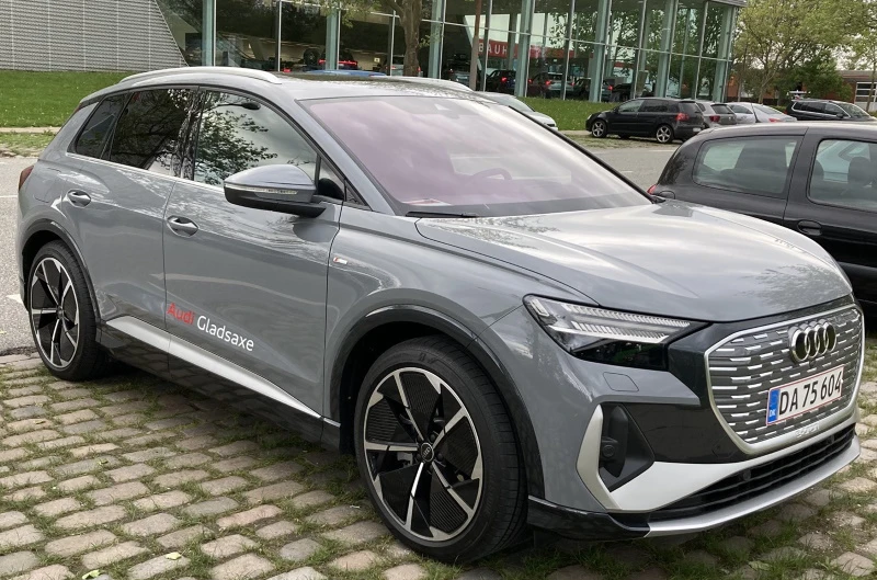 Audi Q4 40 e-tron in Stone grey