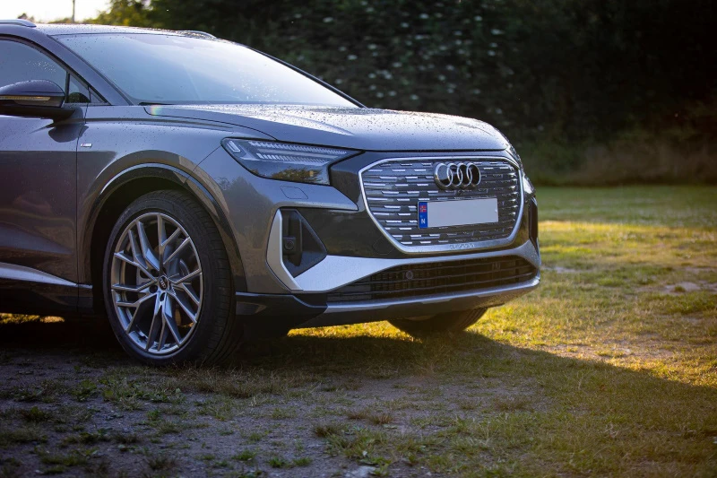 Audi Q4 50 e-tron quattro in typhoon grey metallic with shadow optics and contrast color