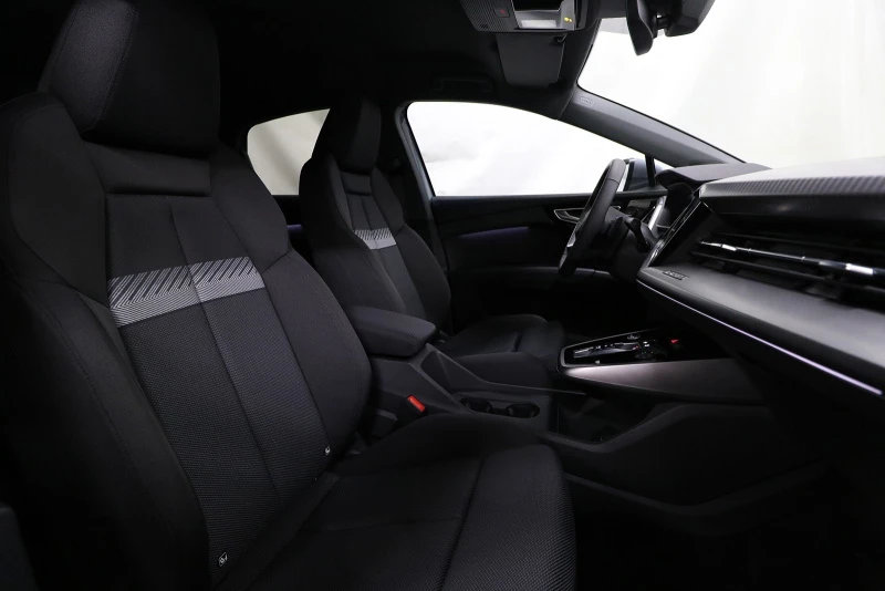 Sportsseter med sort Dynamik stoff (AI) from interiørdesignpakke 4