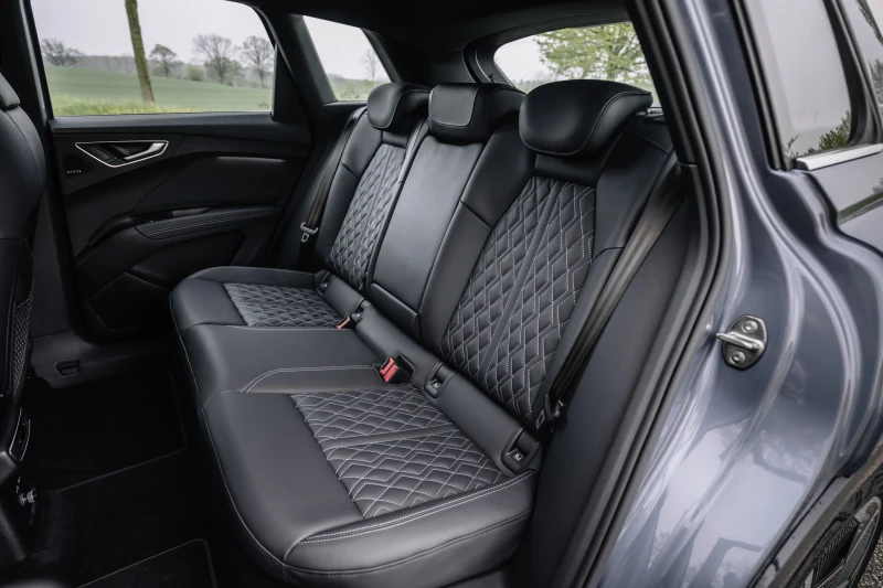 S-line sportsseter med Feinappa skinn i sort (A0) fra interiørdesignpakke 9