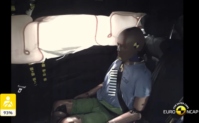 Hodekollisjonsputer bak