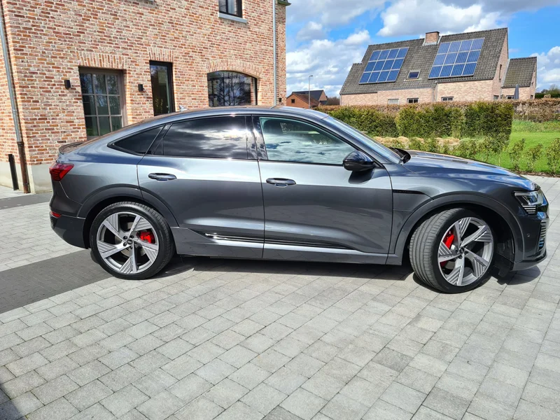 Audi Q8 e-tron in Daytona grey with black optics