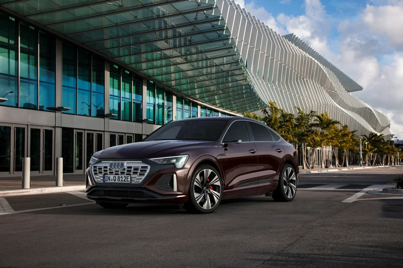 Audi Q8 50 Sportback e -tron Audi Q8 50 Sportback e-tron