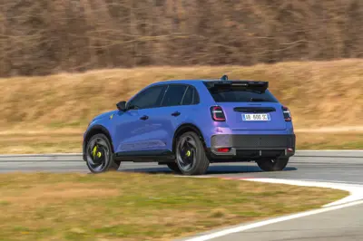 Abarth 600e Scorpionissima - Gallery Image