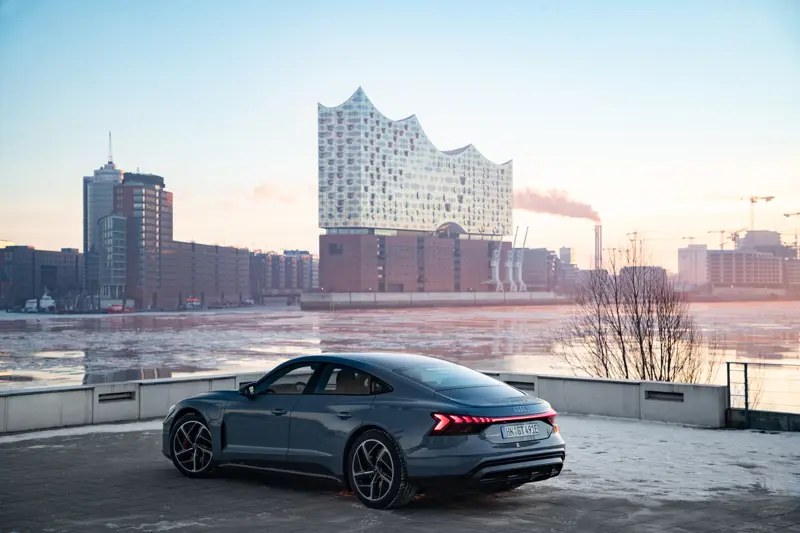 e-tron GT — exterior 1