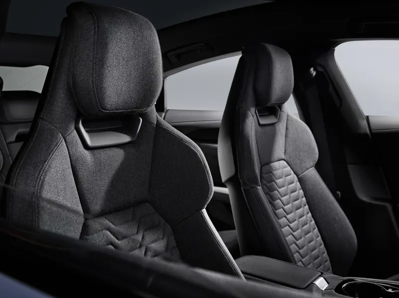 e-tron GT — frontseats 1