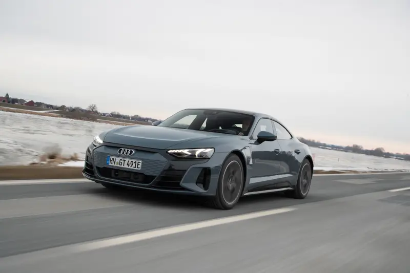 e-tron GT — headlights 1